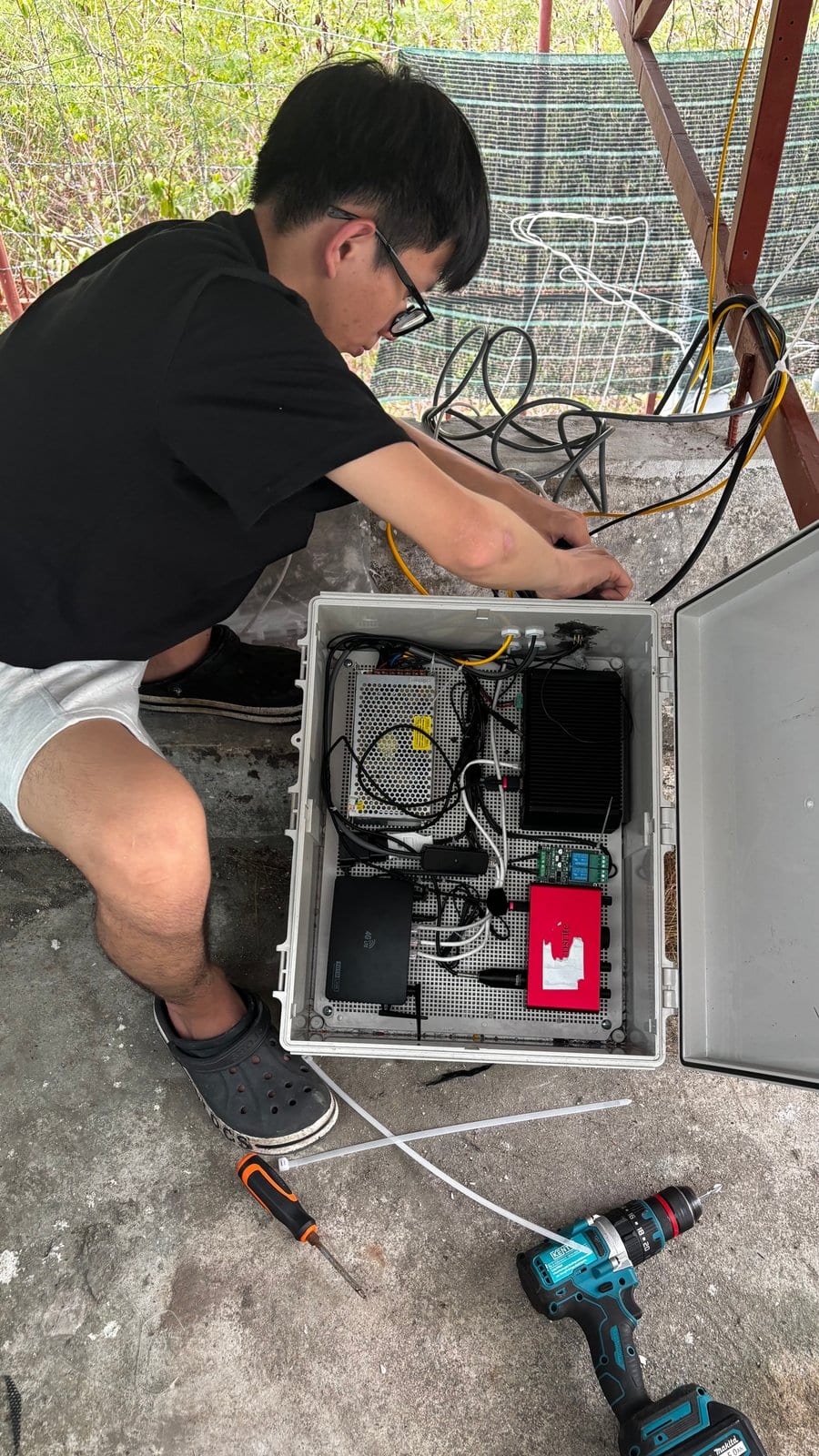 System assembly and wiring at RIA 3 by Phan Tuan Khoi
